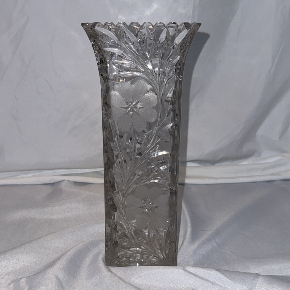 Antique MCKEE Floral Crystal Heavy Glass Vase with Etched Flowers and Leaves - Picture 4 of 8